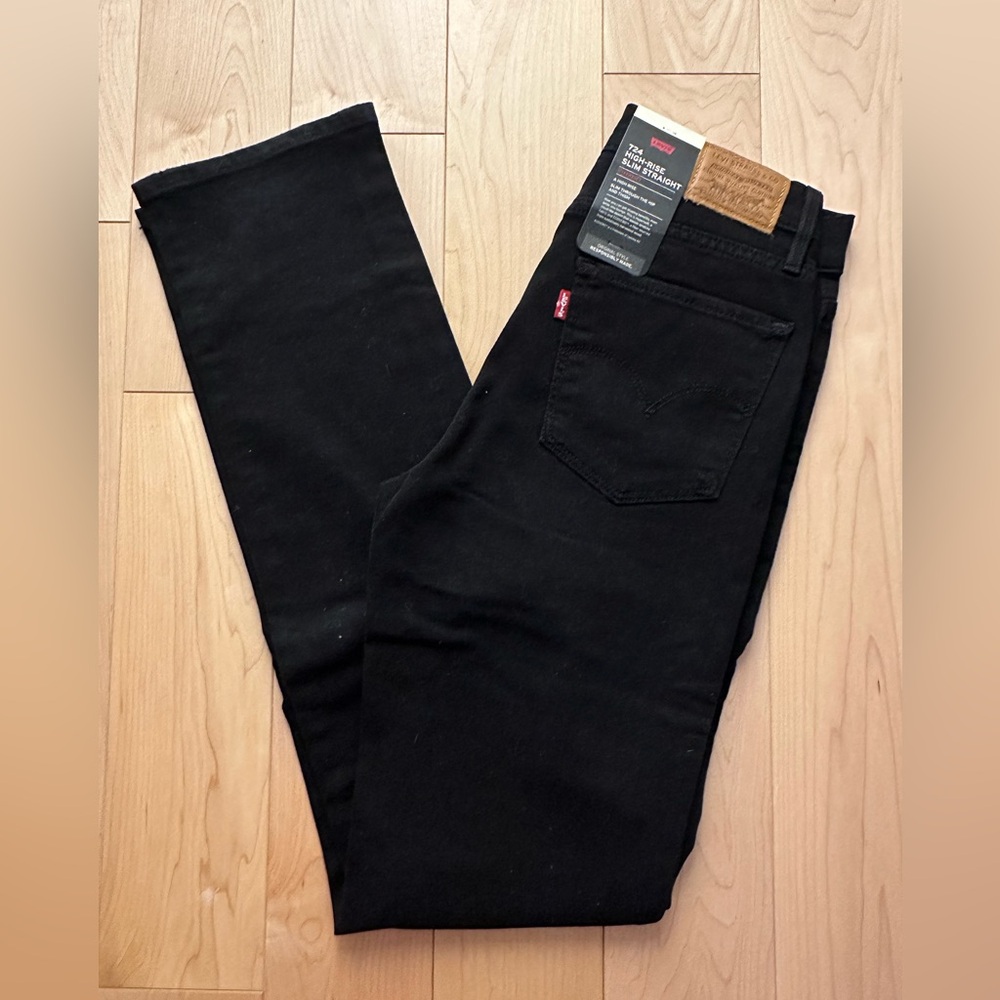 BNWT- Premium Levi's 724 High Rise Distressed Slim Straight Black Jeans (26/32)